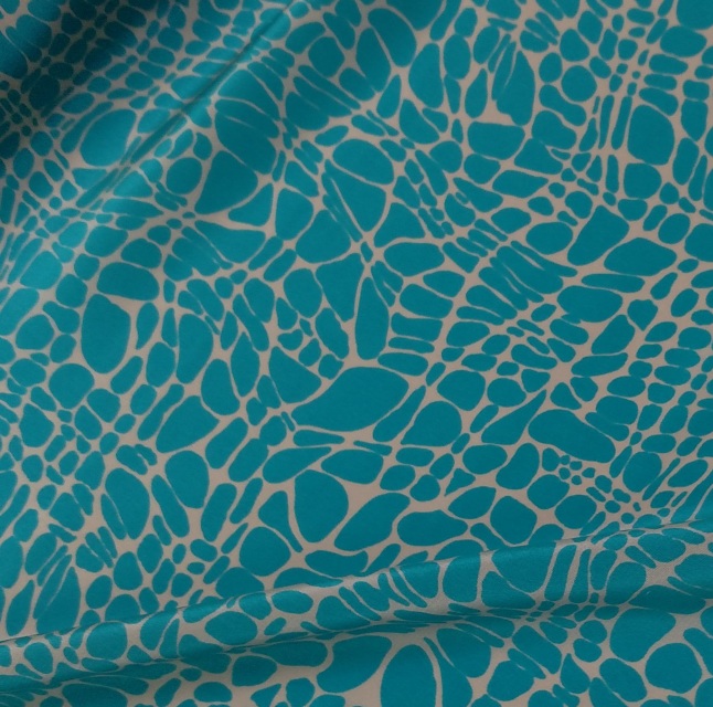 Turquoise geometric print silk crepedechine