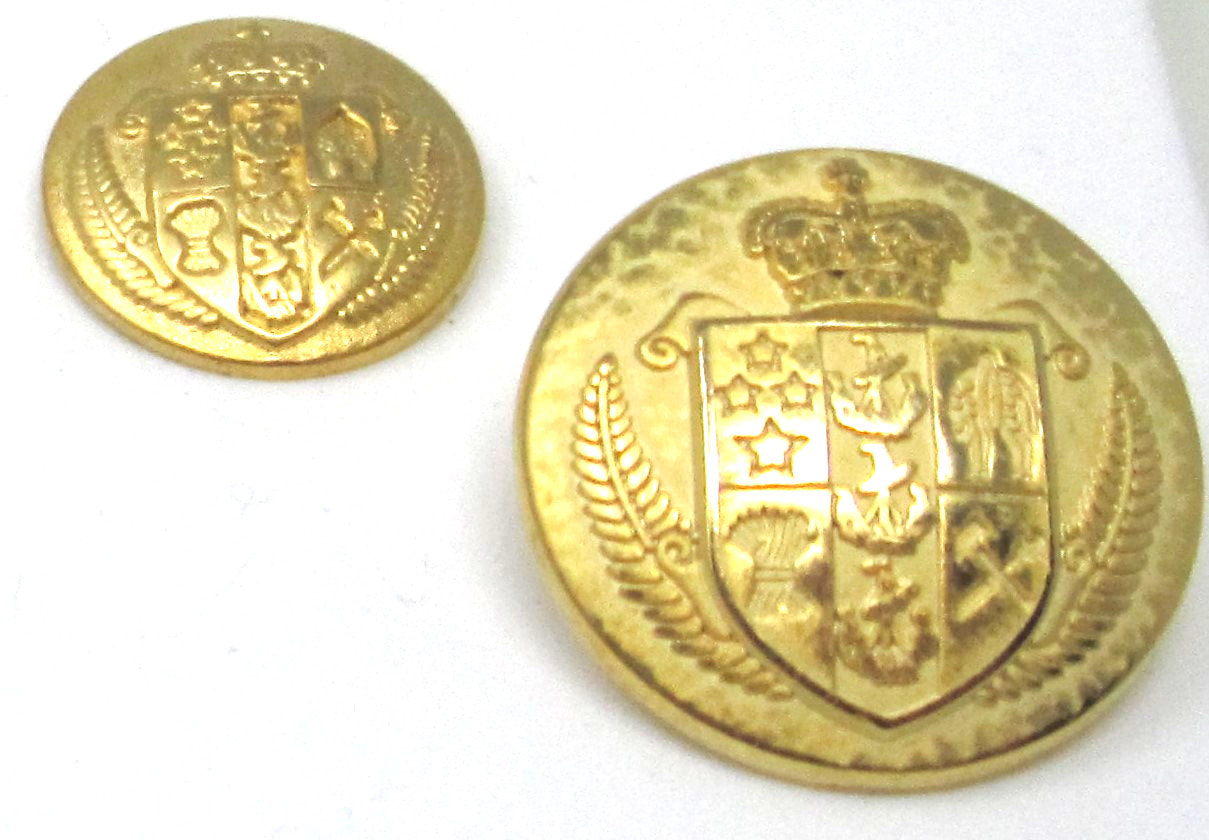 Goldtone-coat-of-arms-blazer-buttons